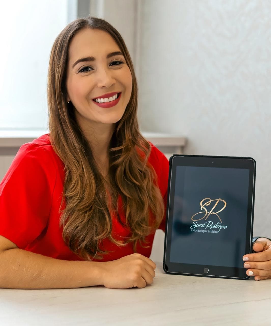 Blanqueamiento en consultorio con luz LED – Dra. Sara Restrepo, Cali